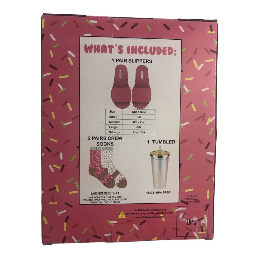 Cupcakes and Cashmere Women’s Slipper, Sock, & Tumbler Gift Set. NIB! - Picture 3 of 3
